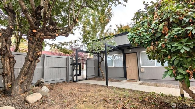 8805 14th Avenue S, Seattle, WA 98108