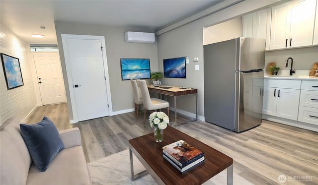 8805 14th Avenue S, Seattle, WA 98108