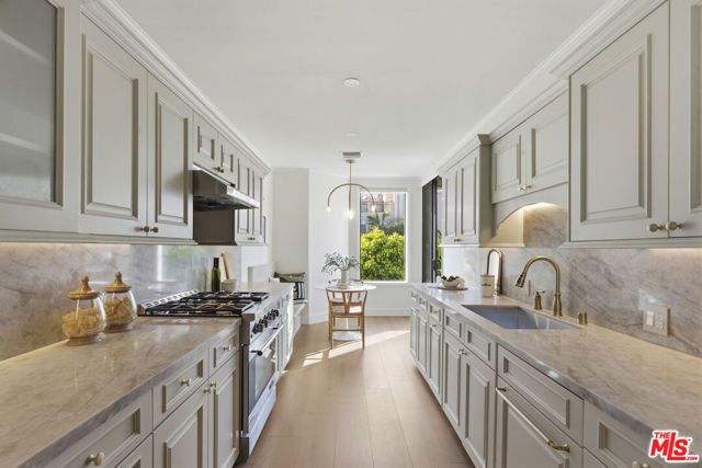 11808 Dorothy Street 206, Los Angeles, CA 90049