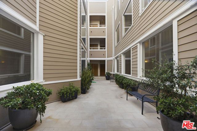 11808 Dorothy Street 206, Los Angeles, CA 90049