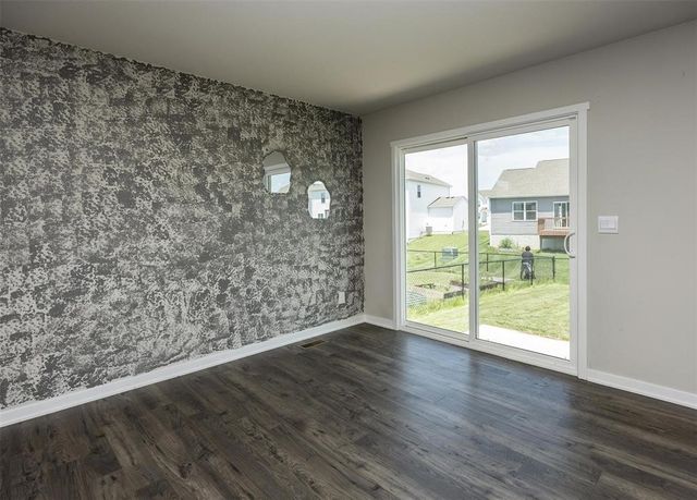 1045 Waukee Avenue, Waukee, IA 50263