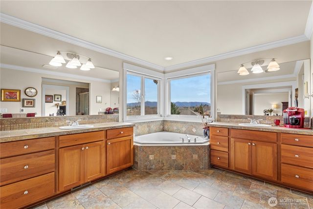 21729 Quiet Water Loop, Lake Tapps, WA 98391