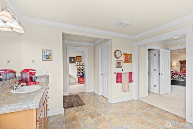 21729 Quiet Water Loop, Lake Tapps, WA 98391