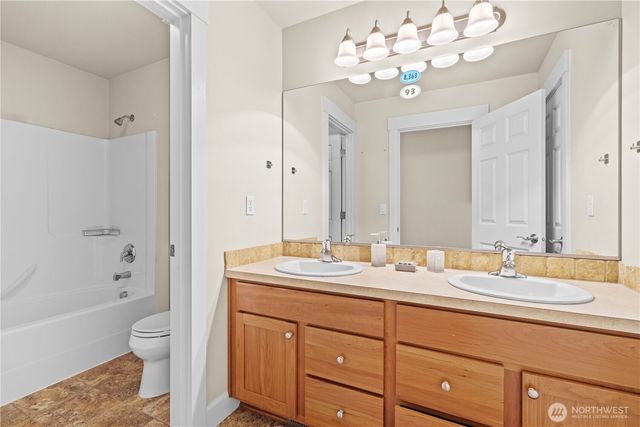 21729 Quiet Water Loop, Lake Tapps, WA 98391