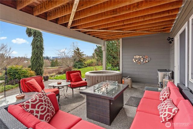 21729 Quiet Water Loop, Lake Tapps, WA 98391