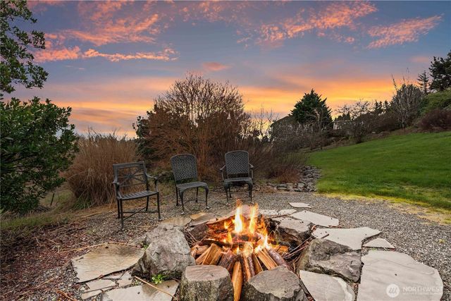 21729 Quiet Water Loop, Lake Tapps, WA 98391