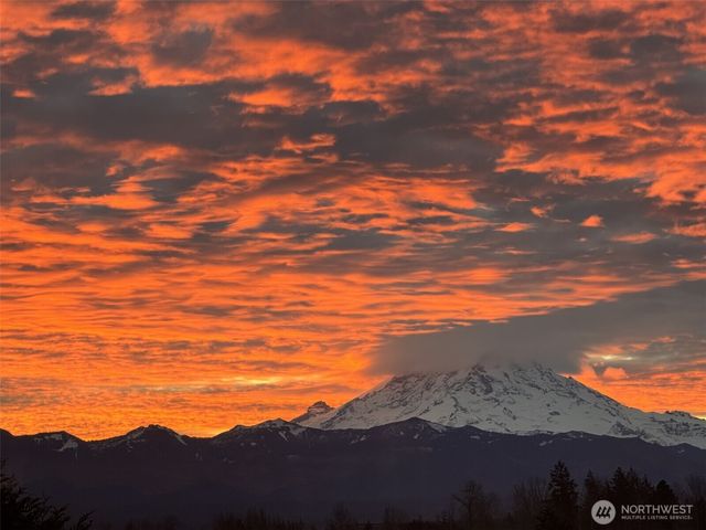 21729 Quiet Water Loop, Lake Tapps, WA 98391