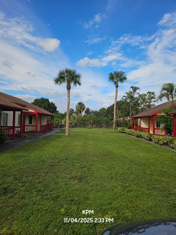 1305 Rosewood Villa Lane, West Palm Beach, FL 33417