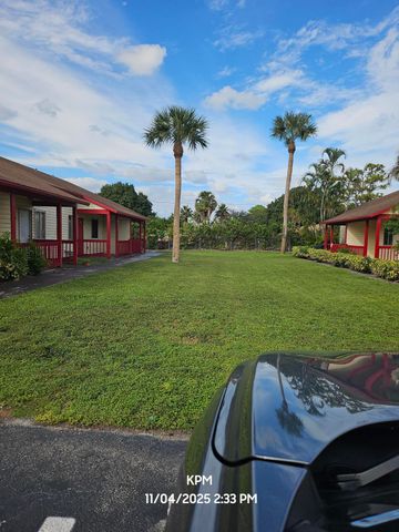 1305 Rosewood Villa Lane, West Palm Beach, FL 33417
