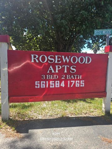 1305 Rosewood Villa Lane, West Palm Beach, FL 33417