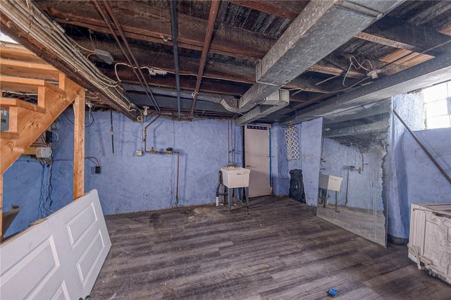 335 Queensbury St 1, Crafton Heights, PA 15205