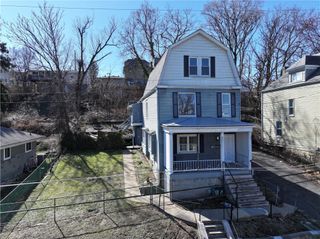 335 Queensbury St 1, Crafton Heights, PA 15205