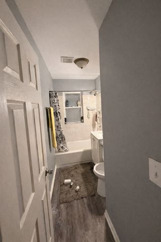 10043 S Oglesby Avenue, Chicago, IL 60617