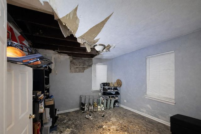 10043 S Oglesby Avenue, Chicago, IL 60617