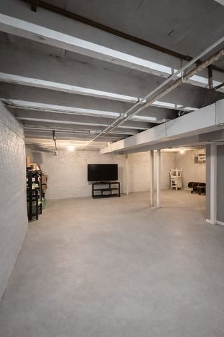 10043 S Oglesby Avenue, Chicago, IL 60617