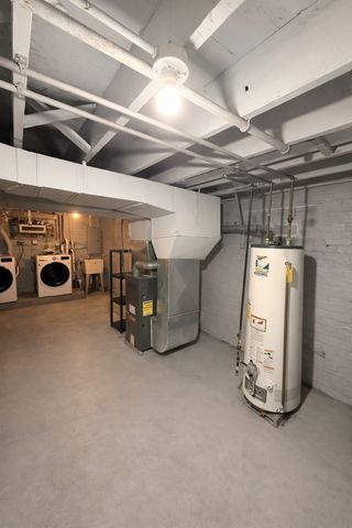 10043 S Oglesby Avenue, Chicago, IL 60617