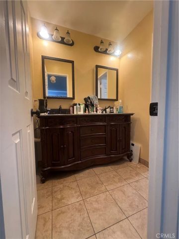 11542 Burbank Boulevard 8, Los Angeles, CA 91601