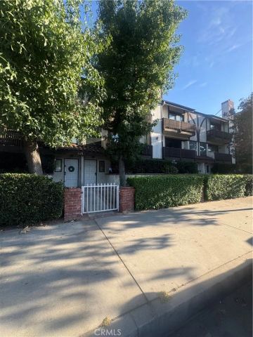 11542 Burbank Boulevard 8, Los Angeles, CA 91601