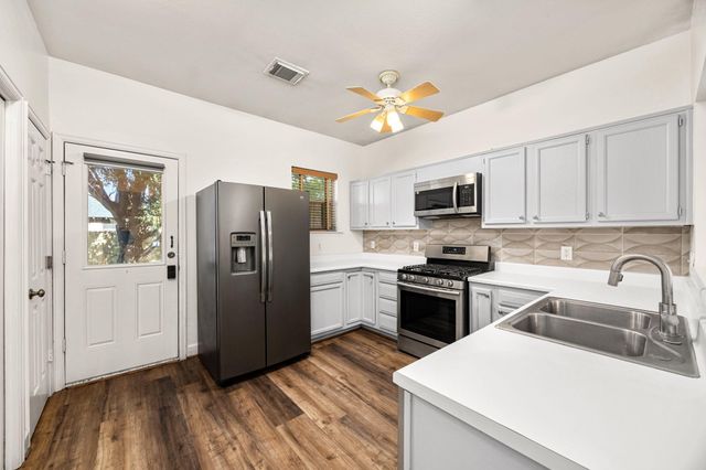 1912 Shearn Street, Houston, TX 77007