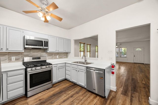 1912 Shearn Street, Houston, TX 77007