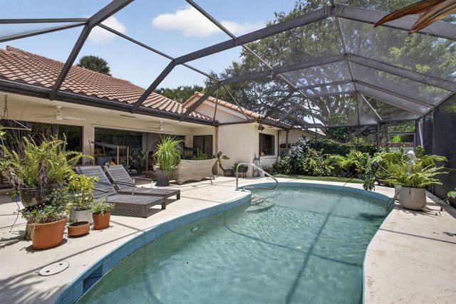 2613 Mohawk Circle, West Palm Beach, FL 33409