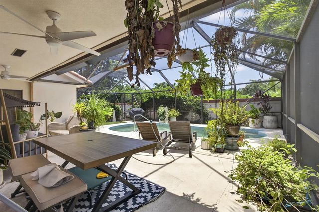 2613 Mohawk Circle, West Palm Beach, FL 33409