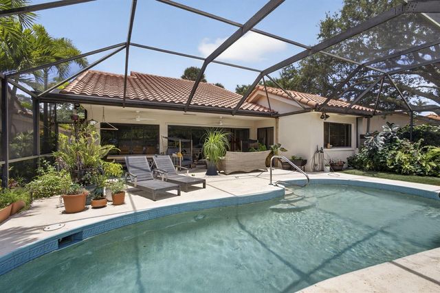 2613 Mohawk Circle, West Palm Beach, FL 33409