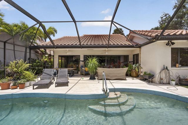 2613 Mohawk Circle, West Palm Beach, FL 33409