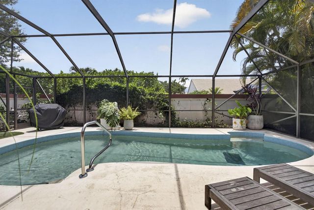 2613 Mohawk Circle, West Palm Beach, FL 33409