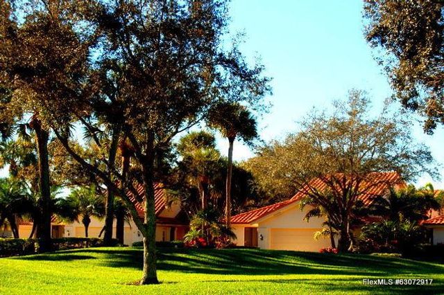 2613 Mohawk Circle, West Palm Beach, FL 33409