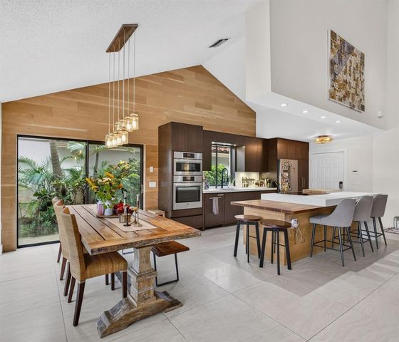 2613 Mohawk Circle, West Palm Beach, FL 33409