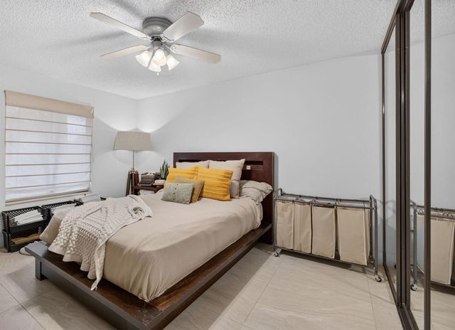 2613 Mohawk Circle, West Palm Beach, FL 33409