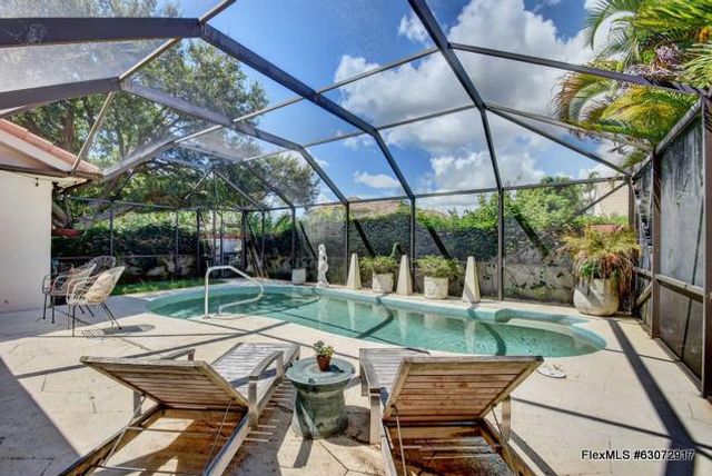 2613 Mohawk Circle, West Palm Beach, FL 33409