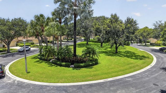 2613 Mohawk Circle, West Palm Beach, FL 33409