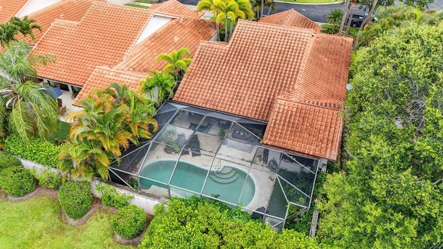 2613 Mohawk Circle, West Palm Beach, FL 33409