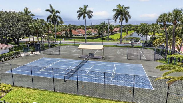 2613 Mohawk Circle, West Palm Beach, FL 33409