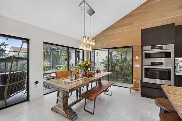 2613 Mohawk Circle, West Palm Beach, FL 33409