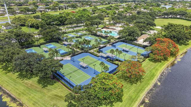 2613 Mohawk Circle, West Palm Beach, FL 33409