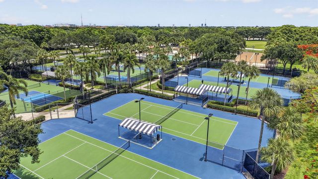 2613 Mohawk Circle, West Palm Beach, FL 33409