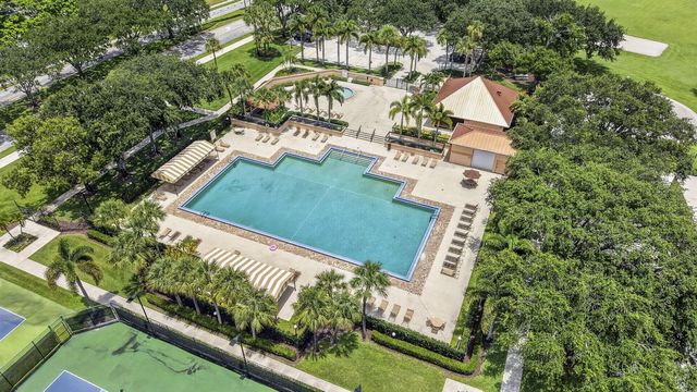 2613 Mohawk Circle, West Palm Beach, FL 33409