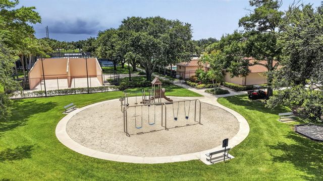 2613 Mohawk Circle, West Palm Beach, FL 33409