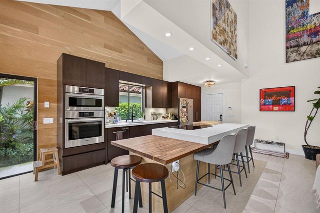 2613 Mohawk Circle, West Palm Beach, FL 33409