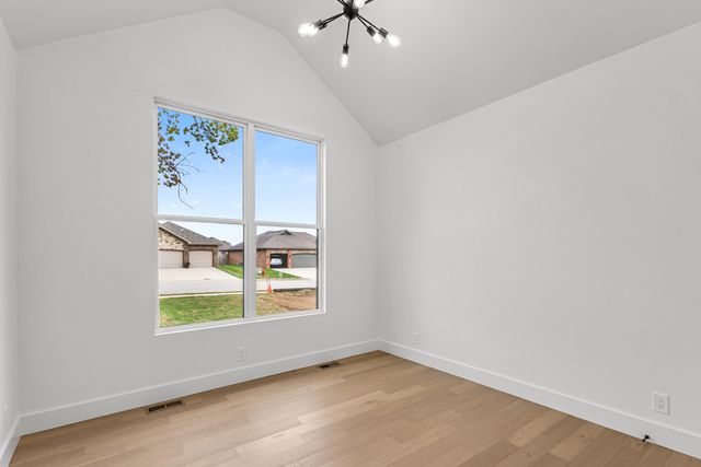 5713 S Cloverdale Lane, Battlefield, MO 65619