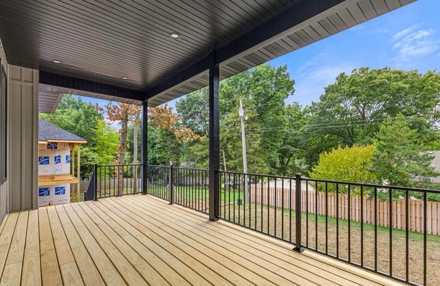 5713 S Cloverdale Lane, Battlefield, MO 65619