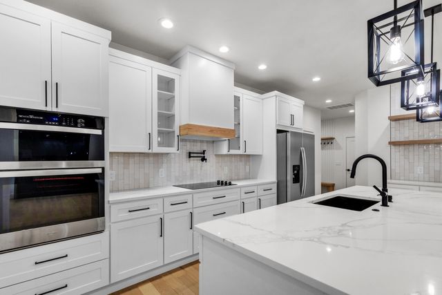 5713 S Cloverdale Lane, Battlefield, MO 65619