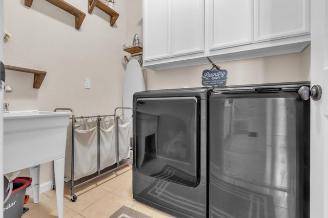 1495 Vasco St, Manteca, CA 95337