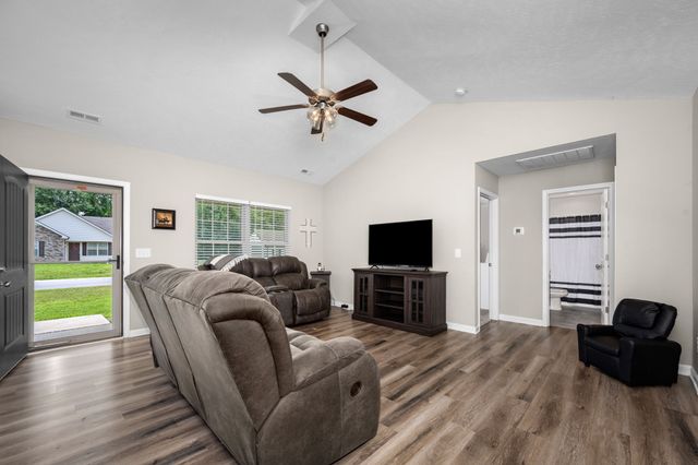 168 Grace Ct, Manchester, TN 37355