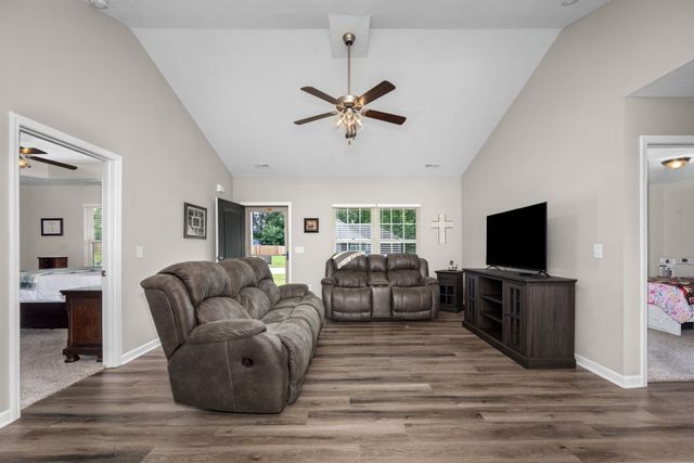 168 Grace Ct, Manchester, TN 37355