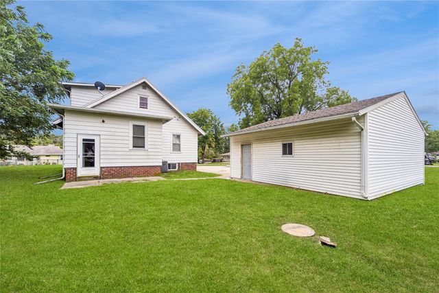 3120 E Clinton Avenue, Des Moines, IA 50317