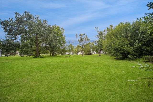 3120 E Clinton Avenue, Des Moines, IA 50317